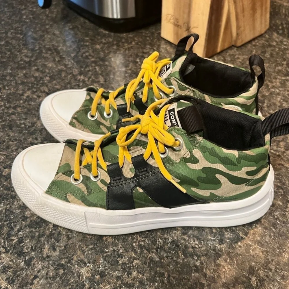Converse Boys Camo One Star Sneakers - Picture 2 of 9